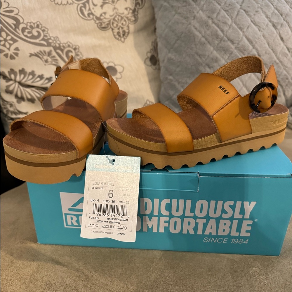 Reef Vista Hi Buckle sandals